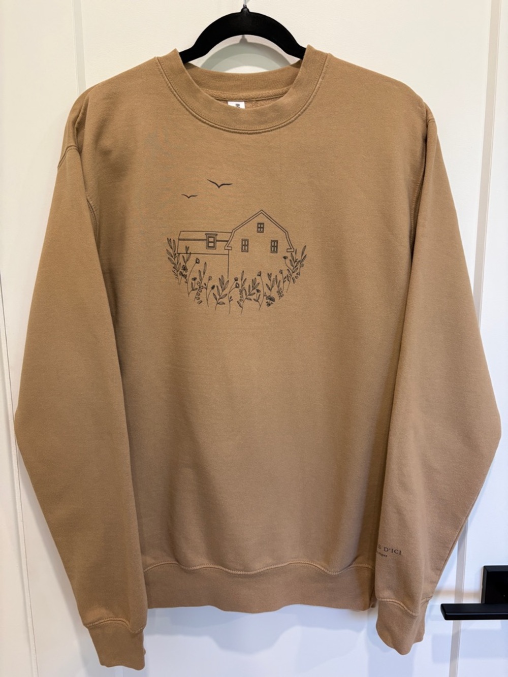 Tan Crewneck Sweatshirt with House Graphic from Îles-de-la-Madeleine